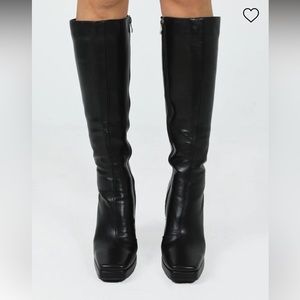 Montgomery Boot Matte Black
SHOE US 6 / Black
QTY: 1